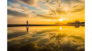 Bãi biển gương kỳ lạ ở Nhật Bản, giới trẻ đua nhau tới sống ảo
